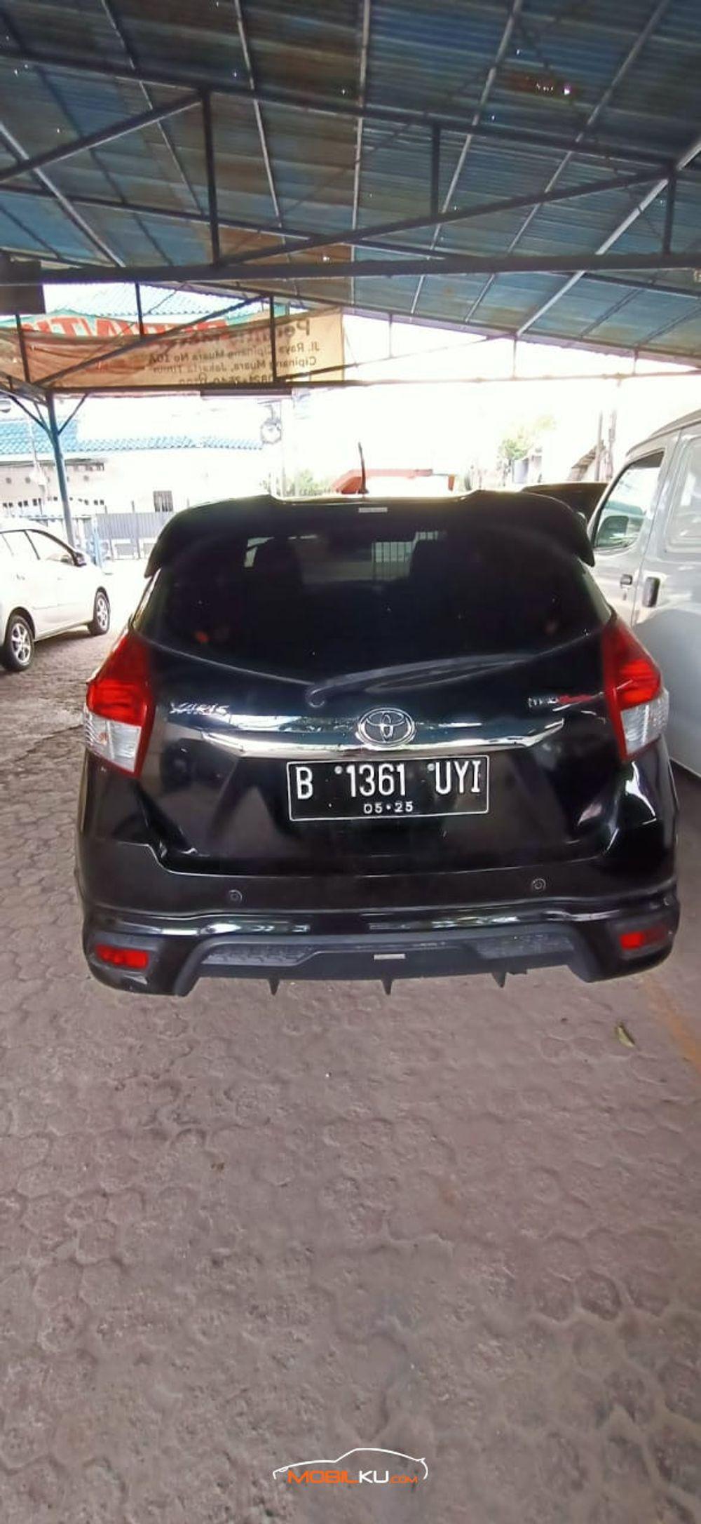 Mobil Toyota Yaris 2015