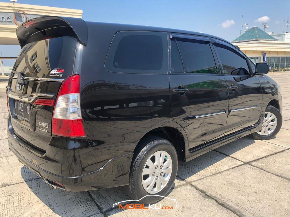 Mobil Toyota Kijang Innova 2014