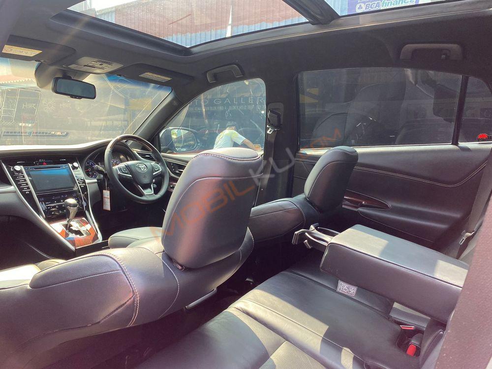 Mobil Toyota Harrier 2015