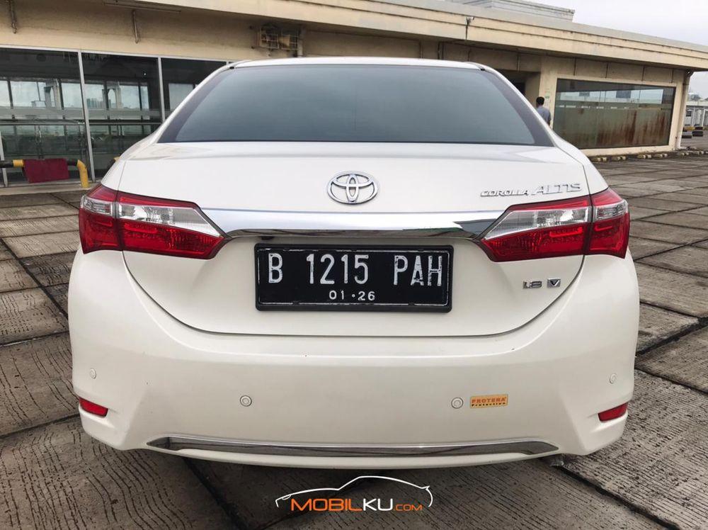 Mobil Toyota Corolla 2015