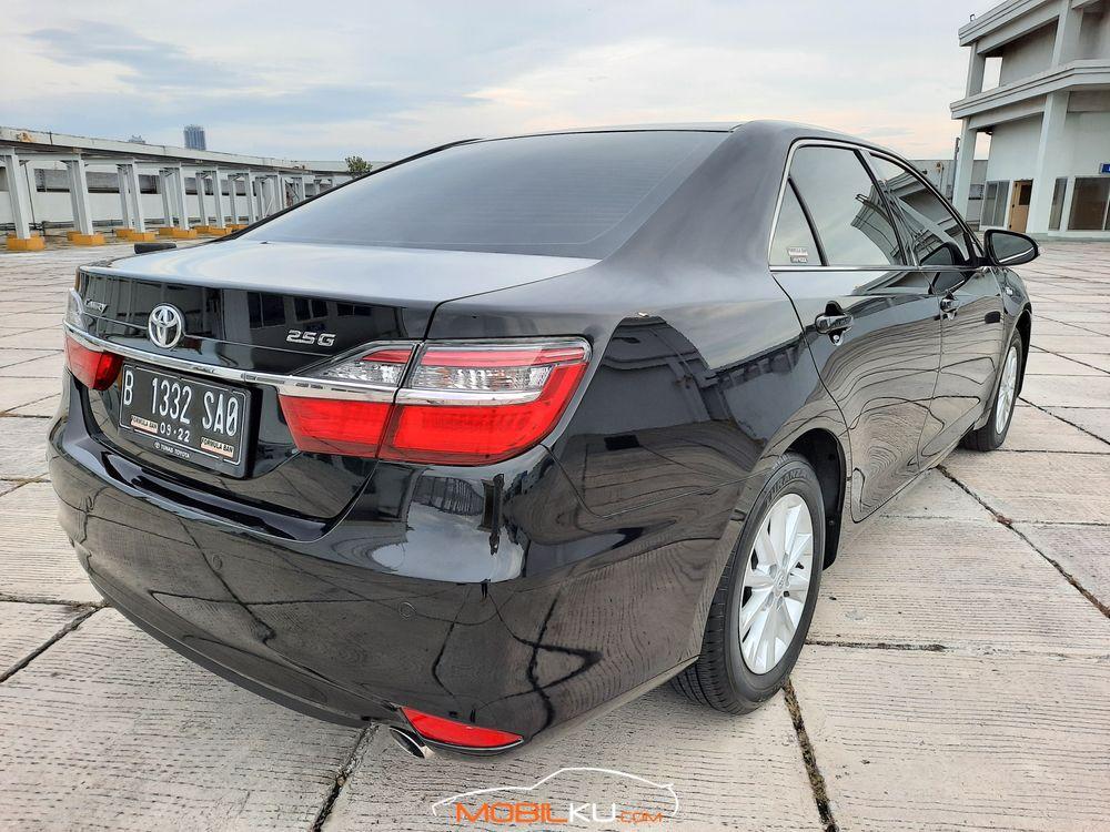 Mobil Toyota Camry 2017