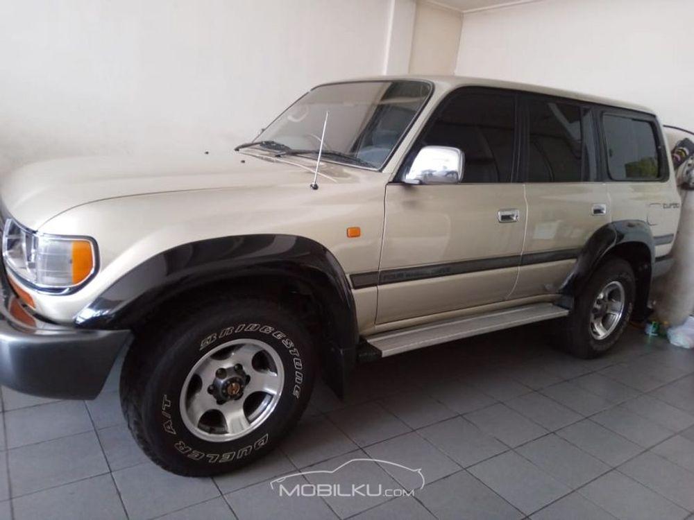 Mobil Toyota Land Cruiser 1996