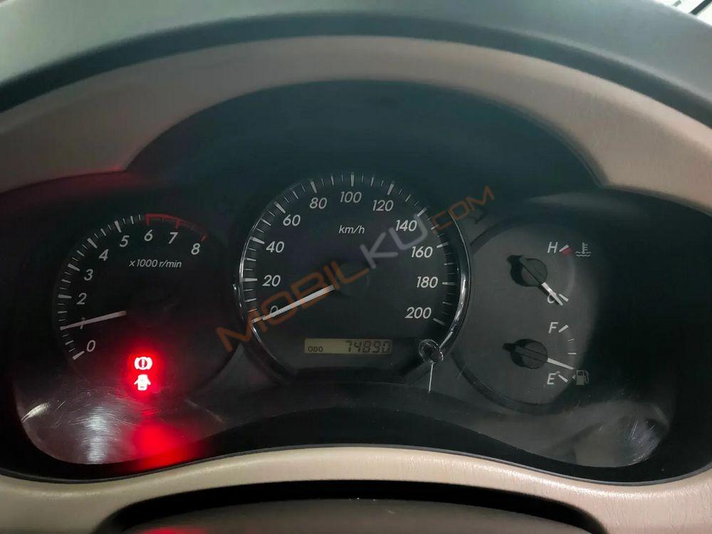 Mobil Toyota Kijang Innova 2012