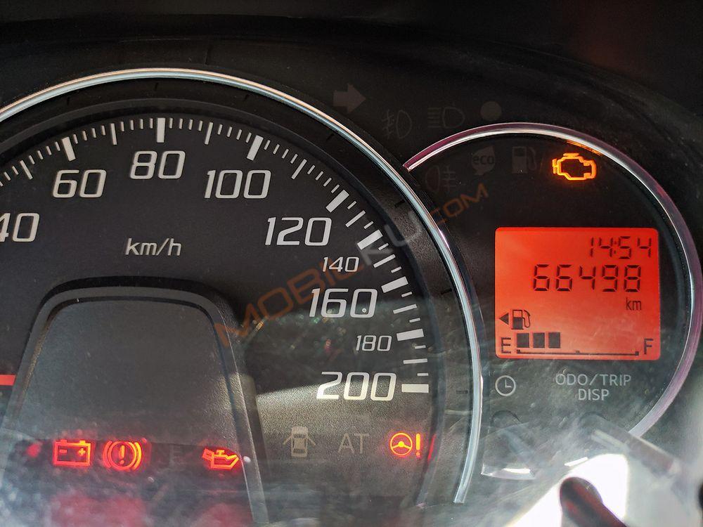 Mobil Toyota Agya 2015