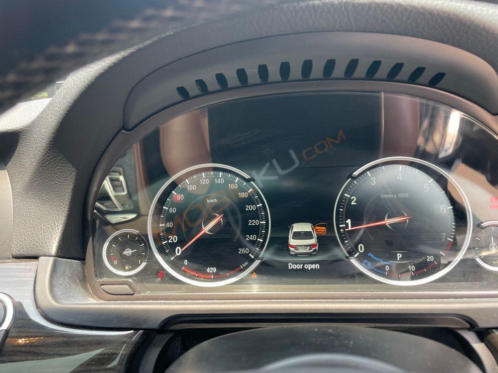 Mobil BMW 5 Series 2016