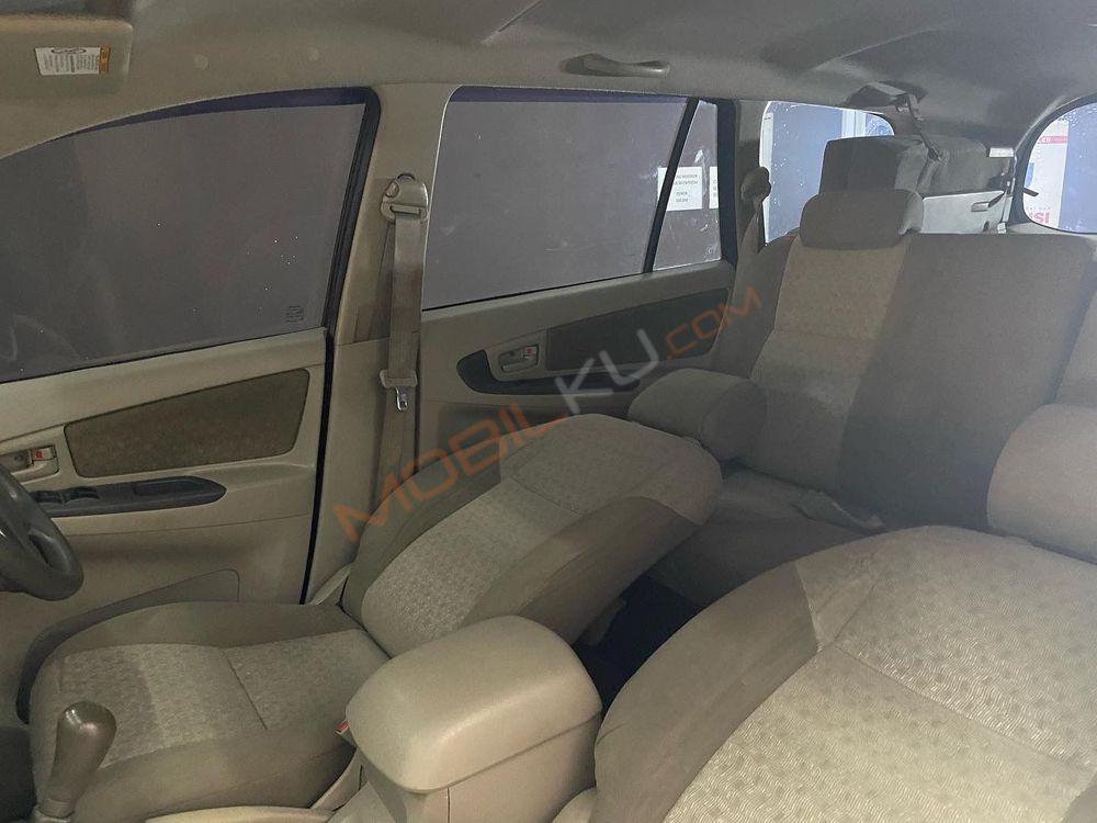 Mobil Toyota Kijang Innova 2013