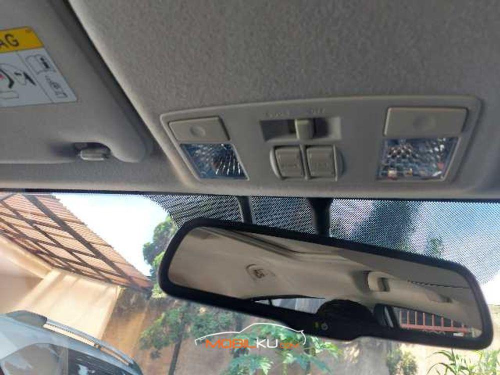 Mobil Mazda 5 2017