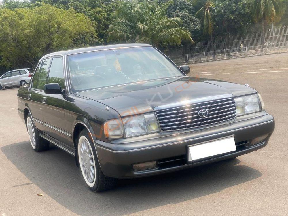 Mobil Toyota Crown 1995