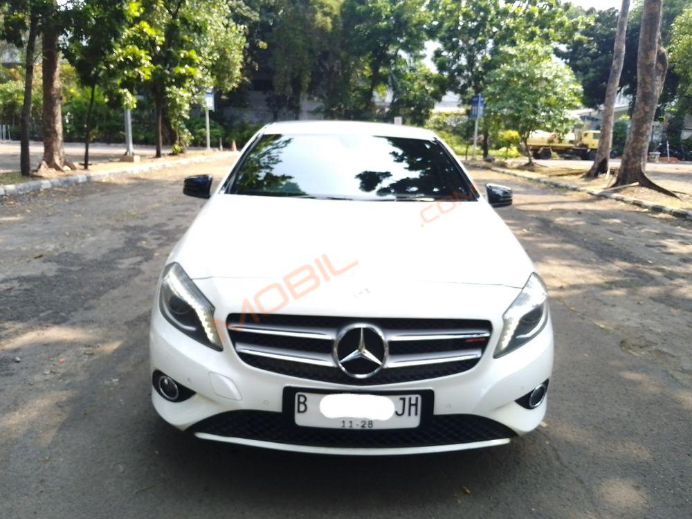 Mobil Mercedes-Benz A-Class 2013