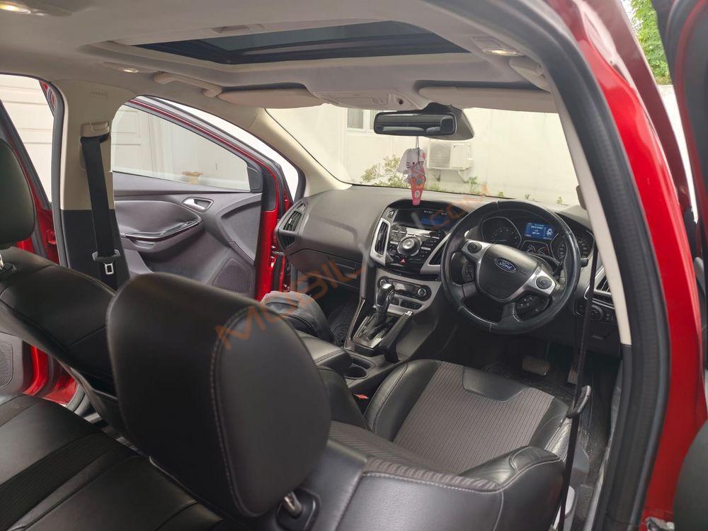 Mobil Ford Fiesta 2014