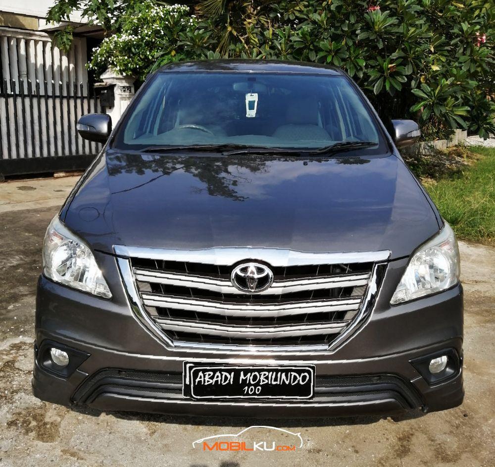 Mobil Toyota Kijang Innova 2013