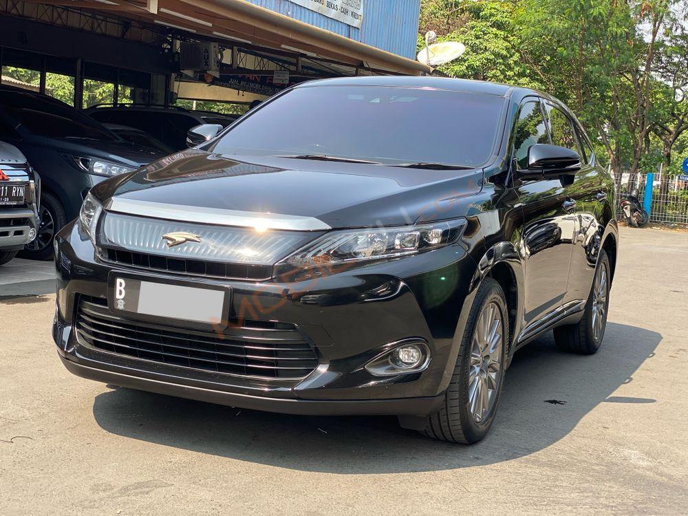 Mobil Toyota Harrier 2015
