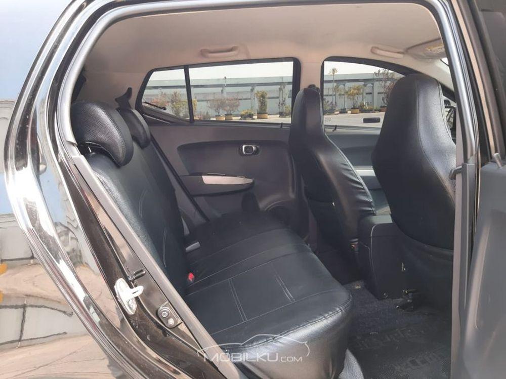 Mobil Toyota Agya 2016