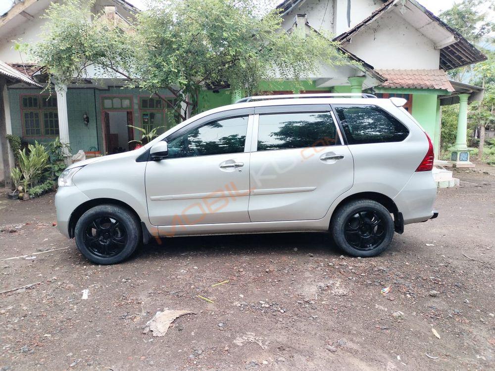 Mobil Daihatsu Xenia 2017