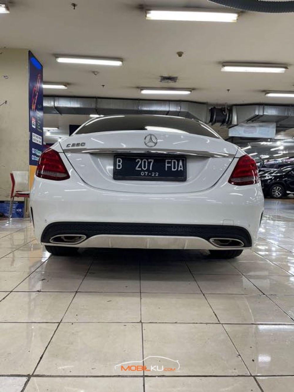 Mobil Mercedes-Benz C-Class 2017