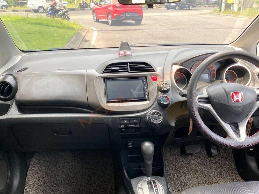 Mobil Honda Jazz 2009