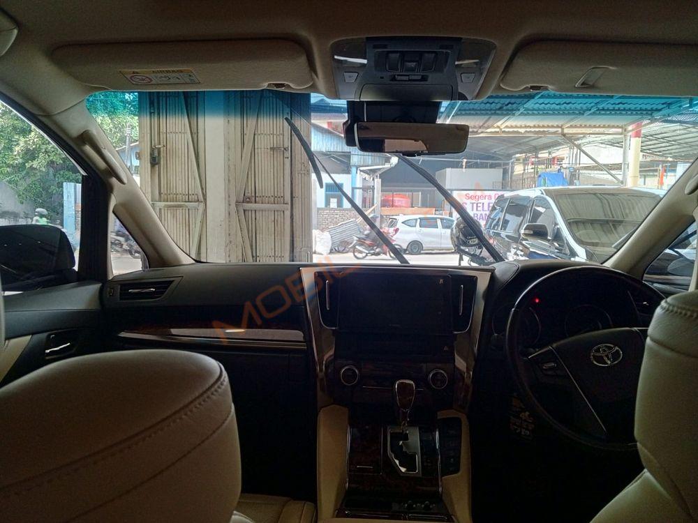 Mobil Toyota Alphard 2021