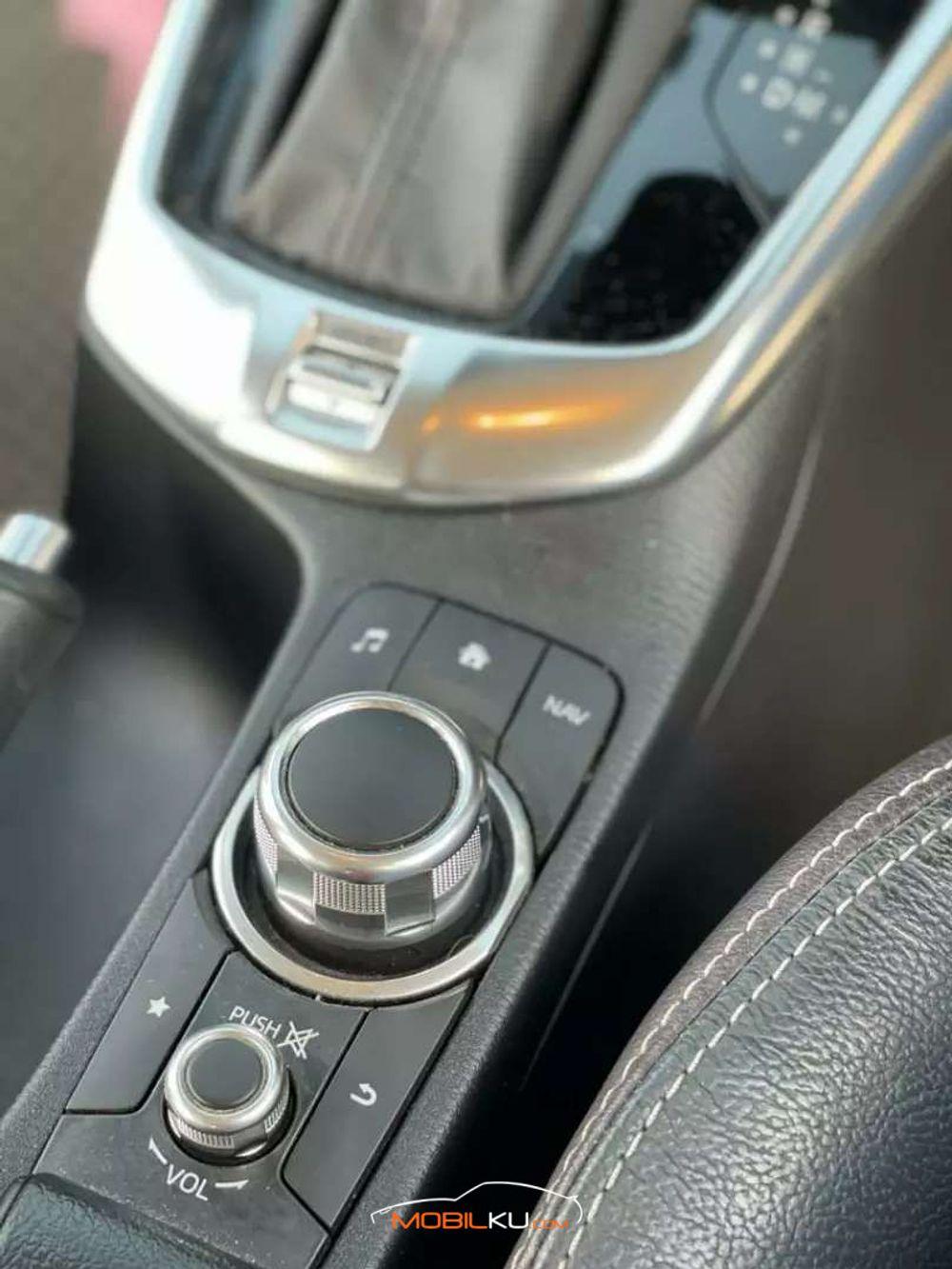 Mobil Mazda 2 Hatchback 2017