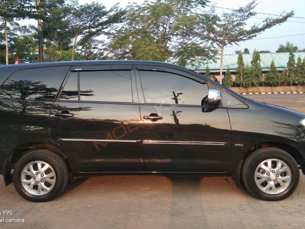 Mobil Toyota Kijang Innova 2008