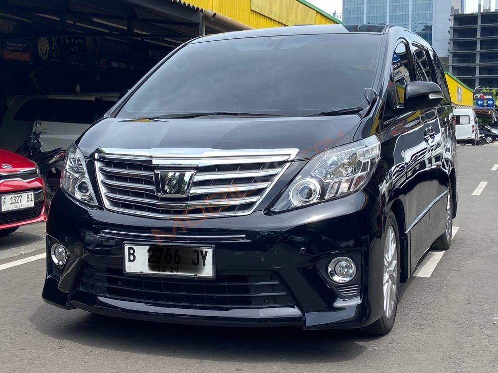 Mobil Toyota Alphard 2014