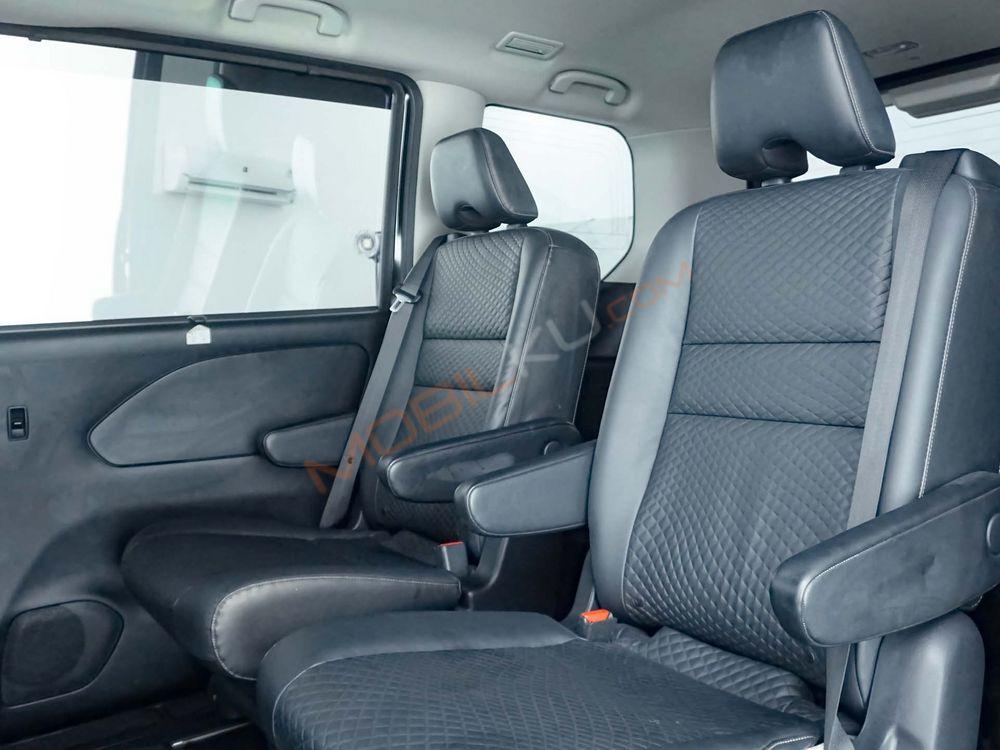 Mobil Nissan Serena 2021