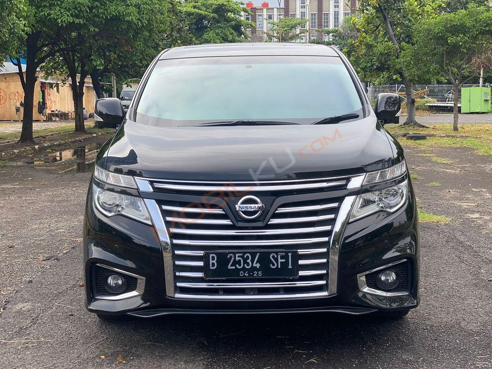 Mobil Nissan Elgrand 2014