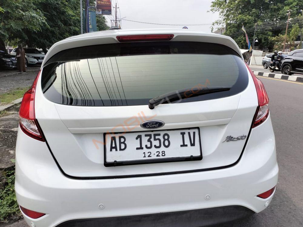 Mobil Ford Fiesta 2013