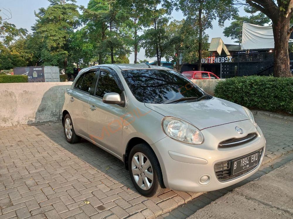 Mobil Nissan March 2013