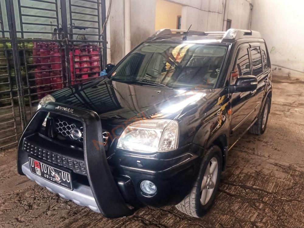 Mobil Nissan X-Trail 2004