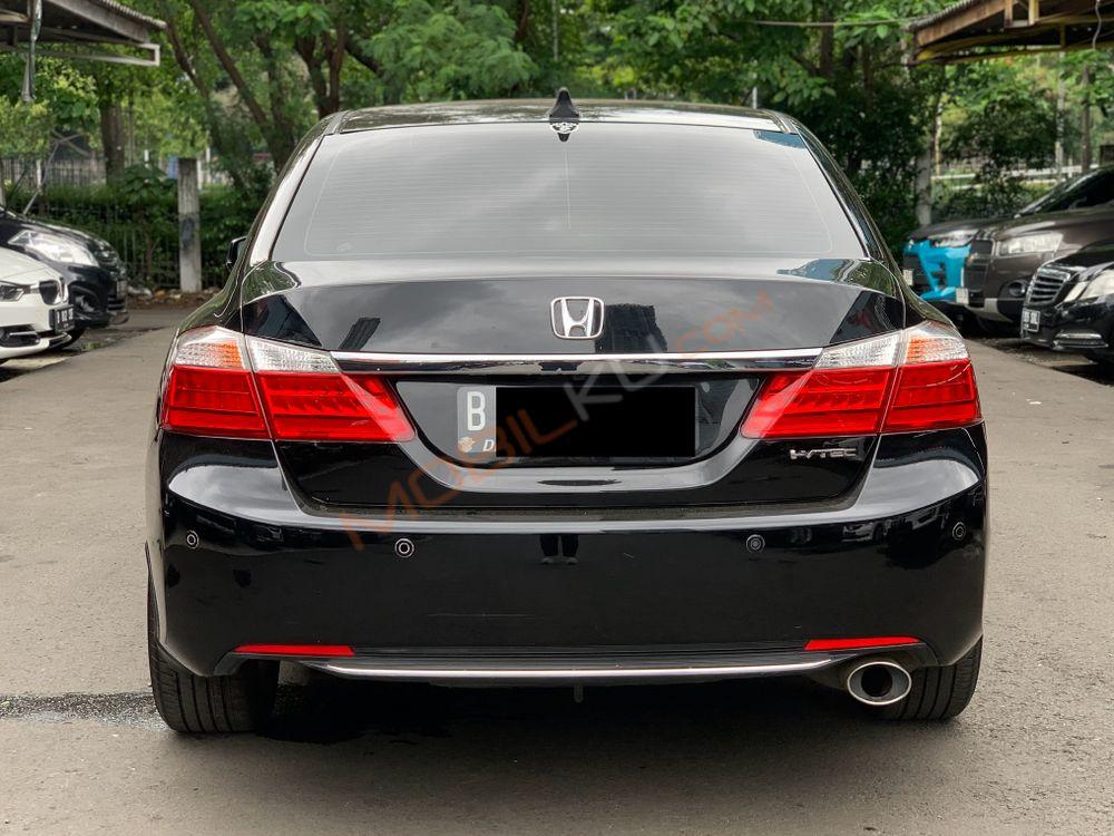 Mobil Honda Accord 2013