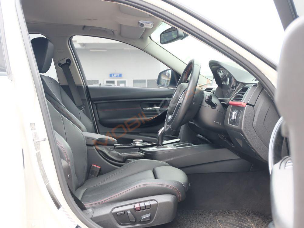 Mobil BMW 3 Series 2015