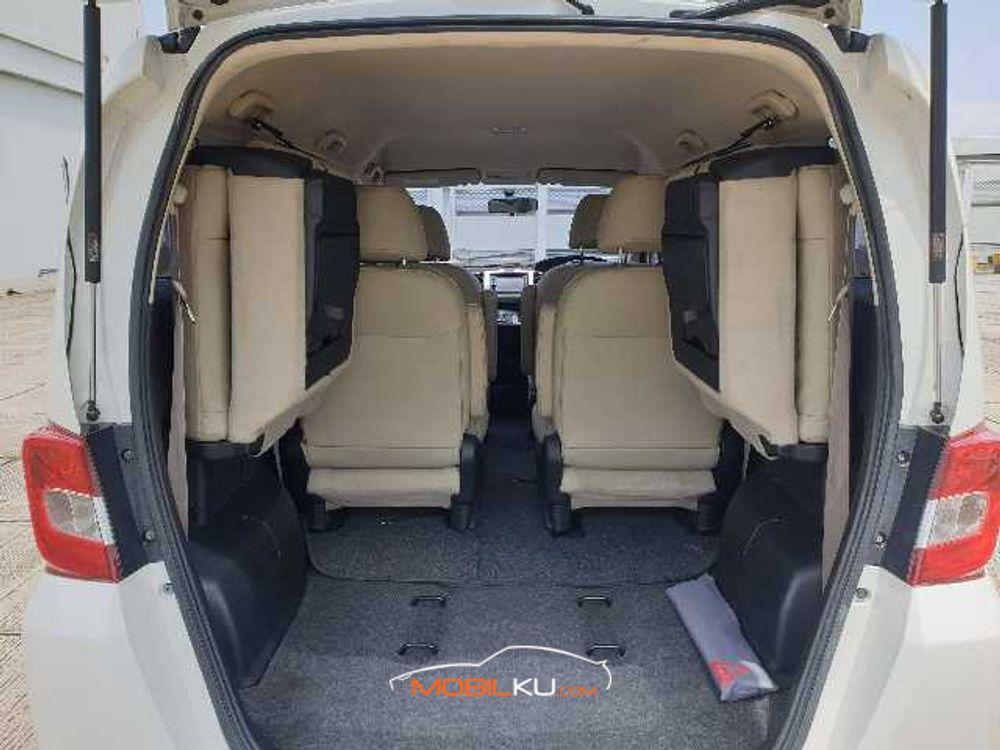 Mobil Honda Freed 2013