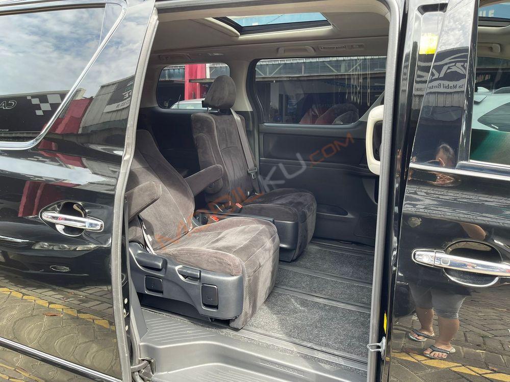 Mobil Toyota Alphard 2011