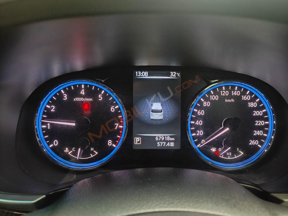 Mobil Nissan Elgrand 2016