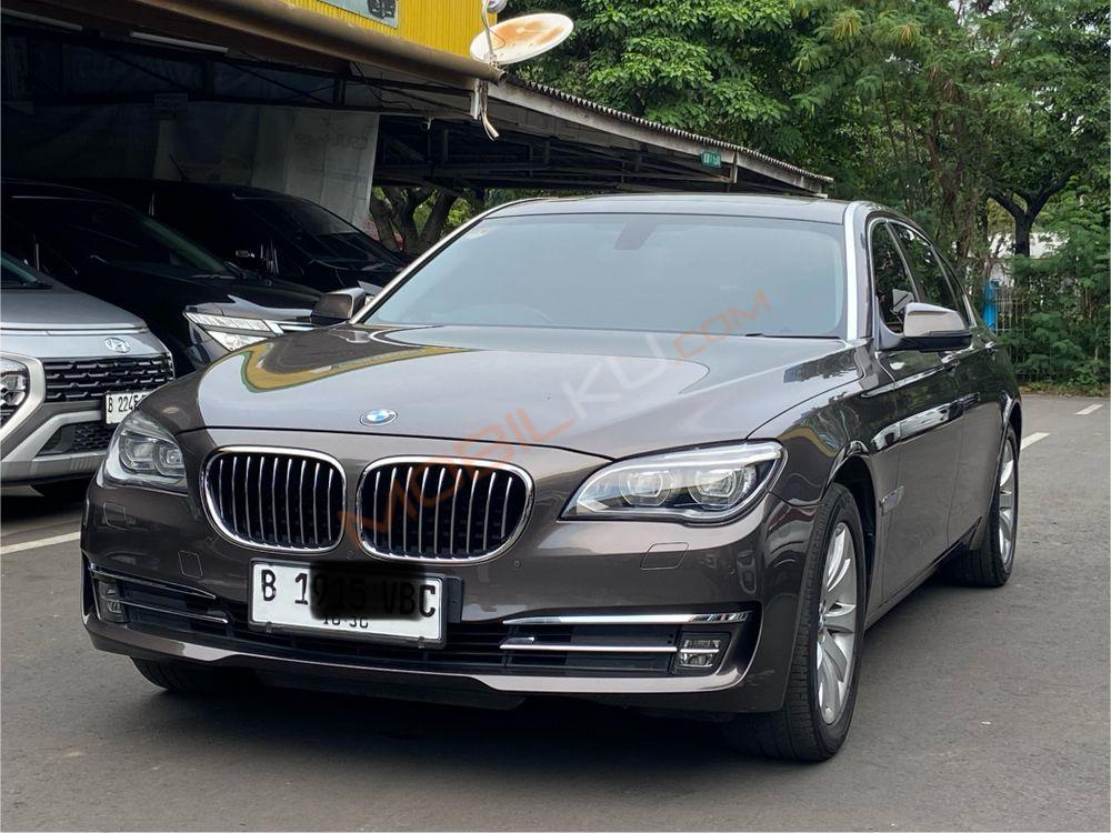Mobil BMW 7 Series 2013