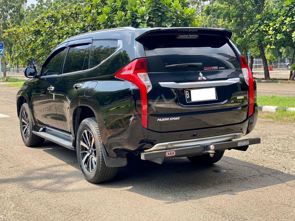Mobil Mitsubishi Pajero 2018