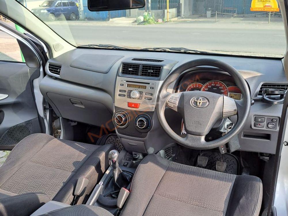 Mobil Toyota Avanza 2014