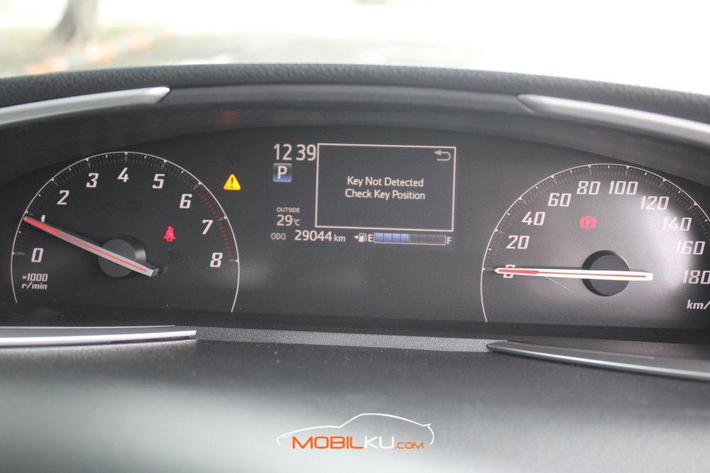 Mobil Toyota Sienta 2018