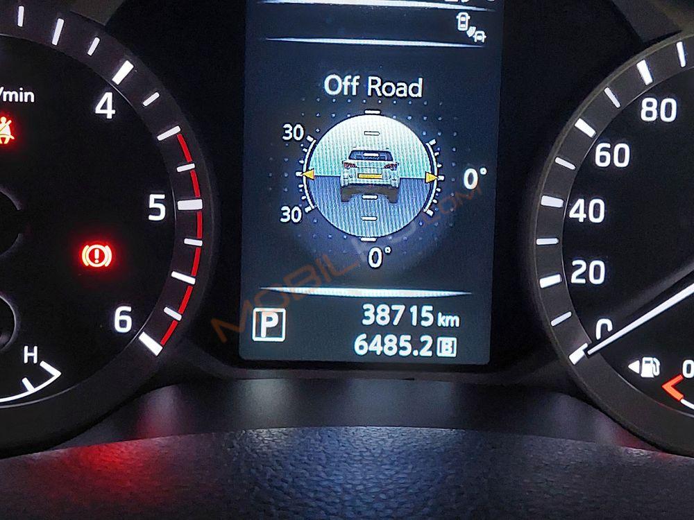 Mobil Nissan Terra 2019