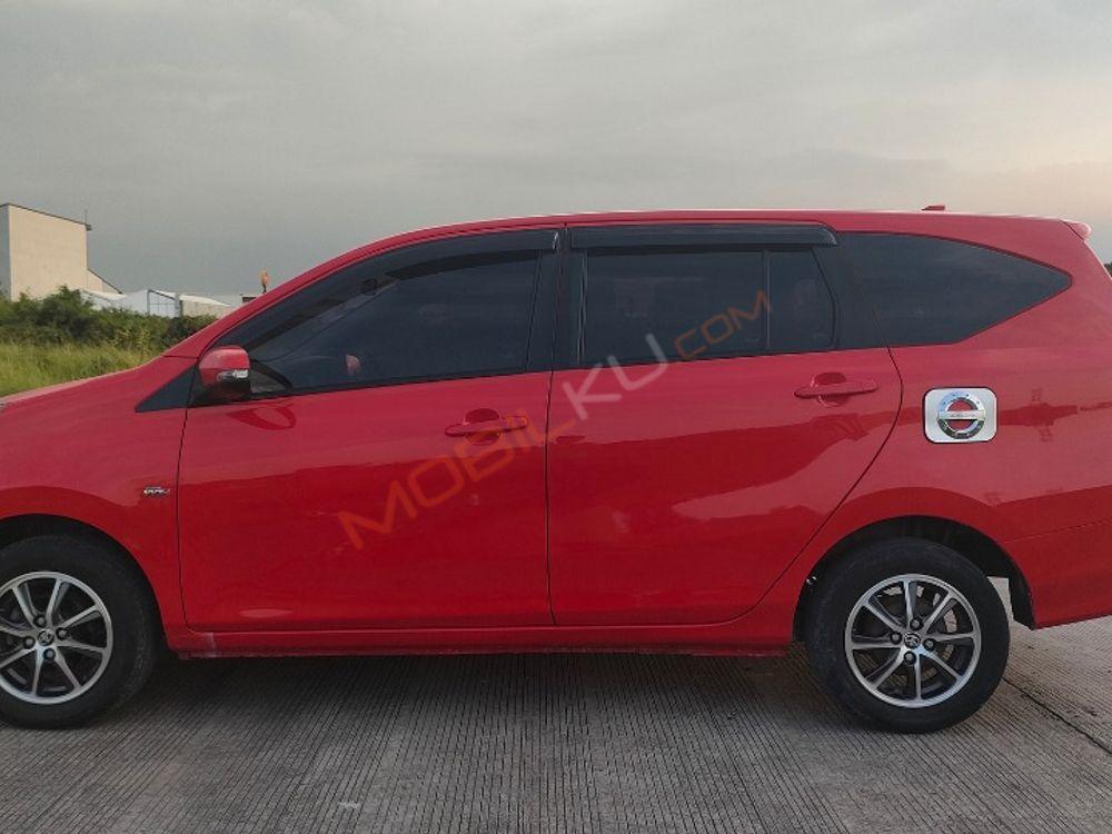 Mobil Toyota Calya 2017