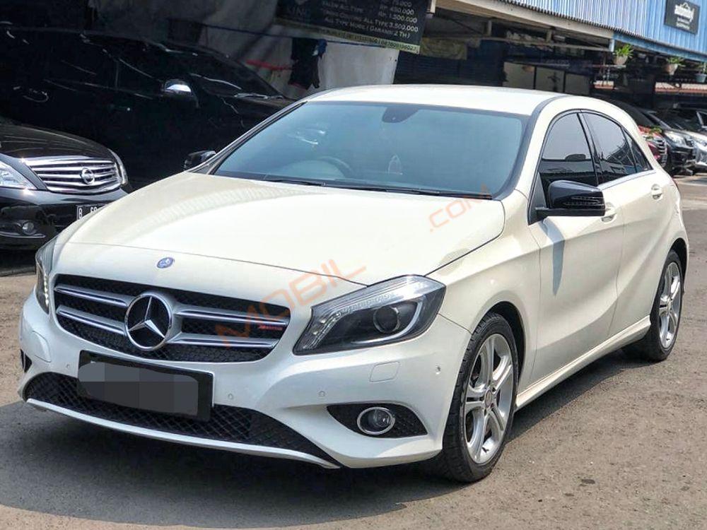 Mobil Mercedes-Benz A-Class 2013