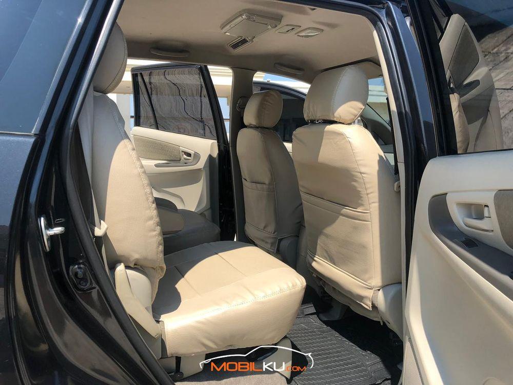 Mobil Toyota Kijang Innova 2014