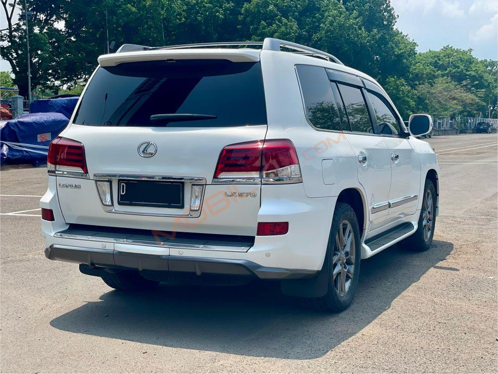 Mobil Lexus LX 2014