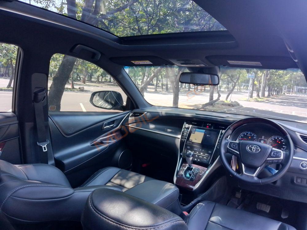 Mobil Toyota Harrier 2014