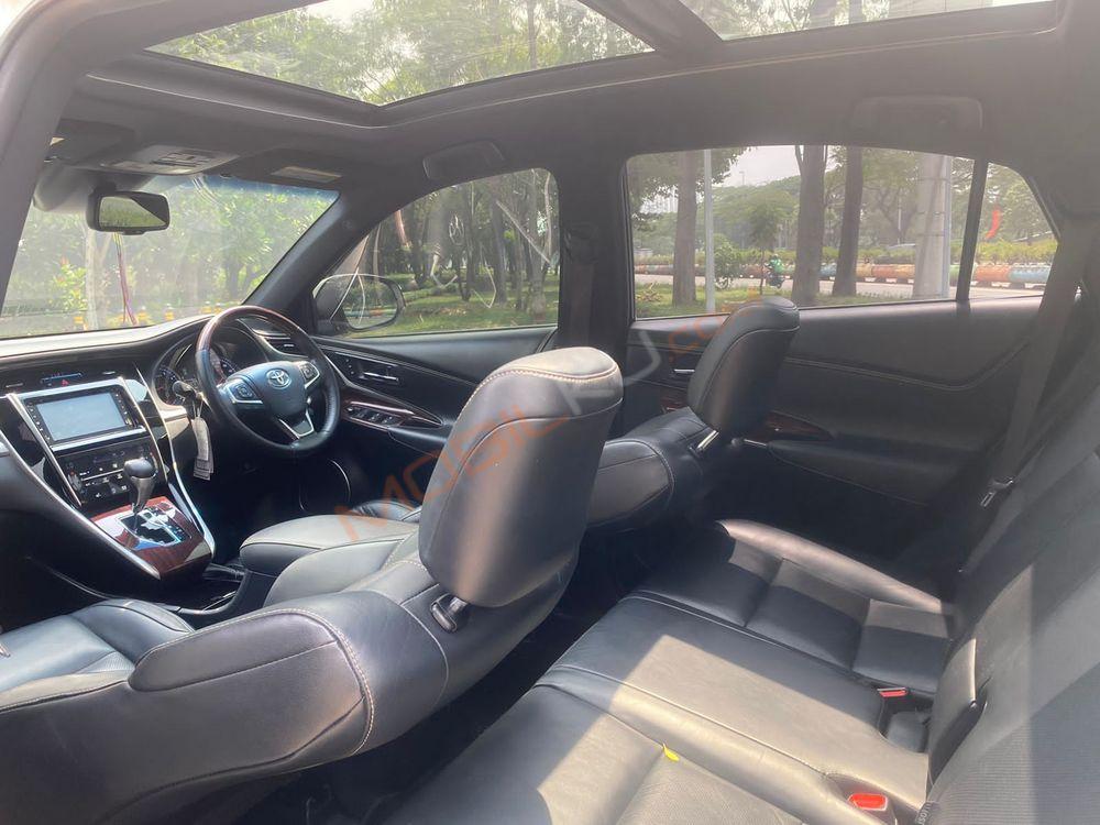 Mobil Toyota Harrier 2015