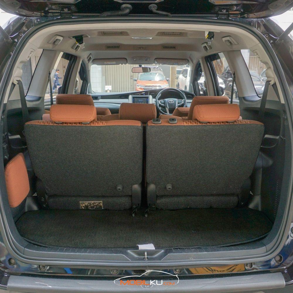 Mobil Toyota Kijang Innova 2019