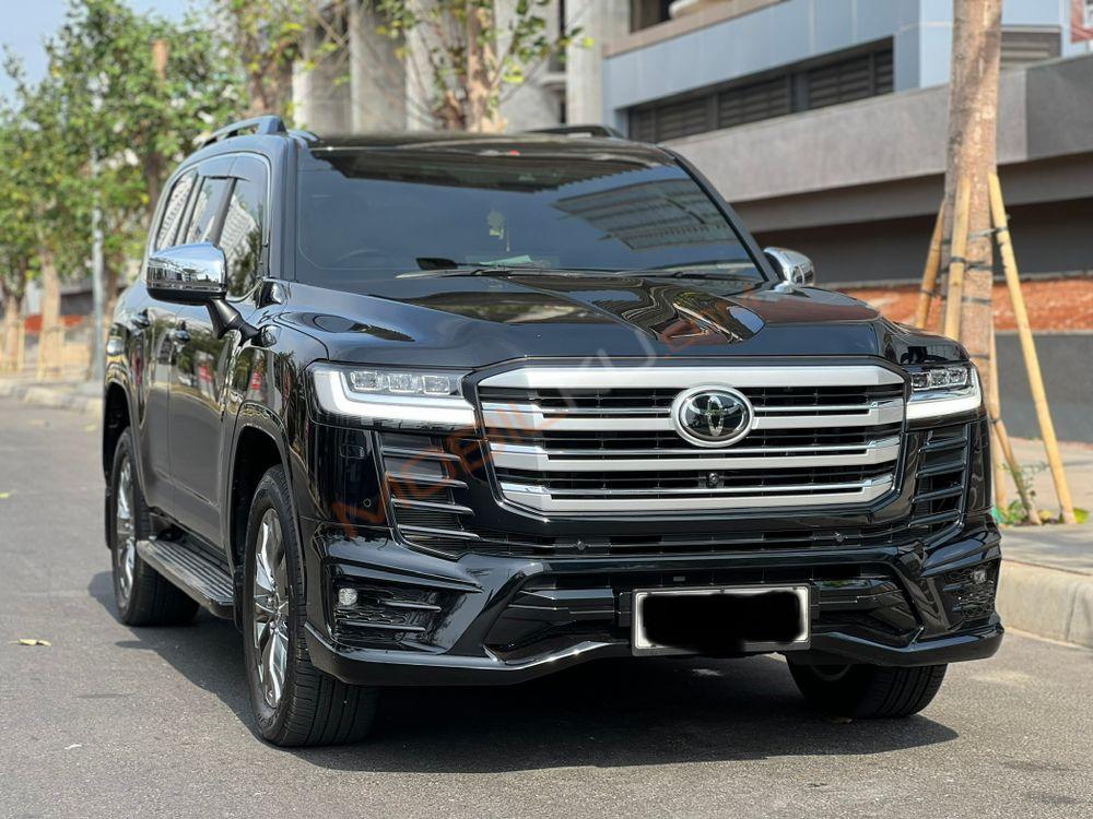 Mobil Toyota Land Cruiser 2023
