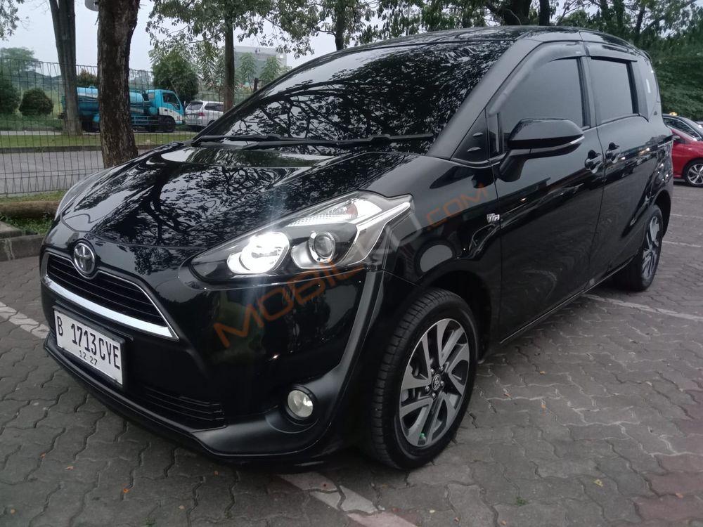 Mobil Toyota Sienta 2017