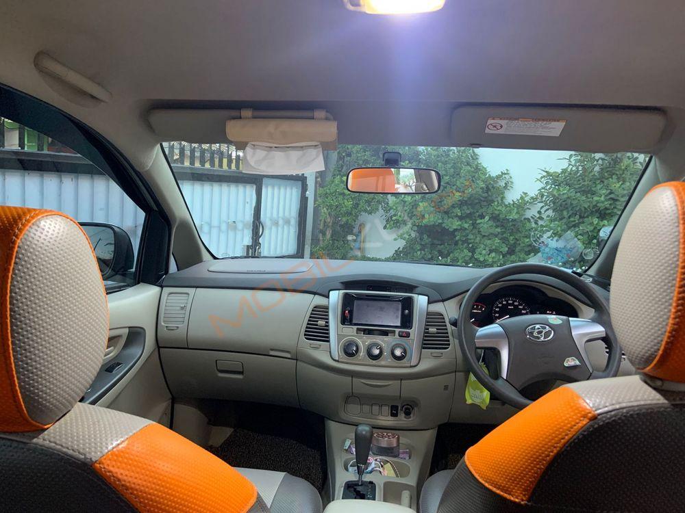 Mobil Toyota Kijang Innova 2014