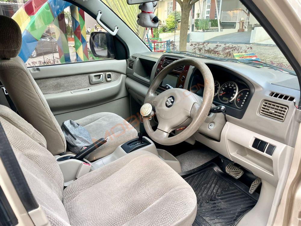 Mobil Suzuki APV 2006